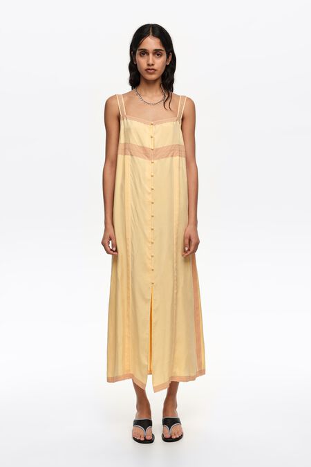 Vestido línea A con botones y encajes amarillo