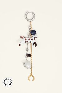 Chain hoop earring with natural pearls and enamelled horse