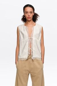 Camisa sisa encajes y cordones blanca