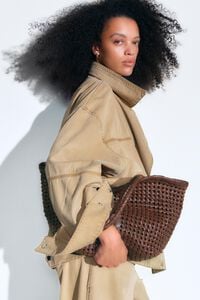 Bolsa shopper grande trenzada piel nuez