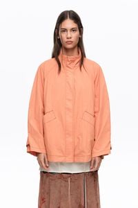 Gabardina fluida corta cuello subido naranja