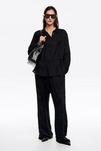 Camisa bordados a tono negro