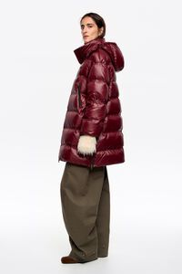 Chamarra de pluma línea A capucha desmontable burdeos