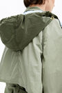 Gabardina corta nylon caqui Gabardina corta nylon caqui