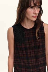 Vestido midi encajes cuadros caf&eacute; oscuro
