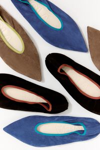 Zapatilla en punta serraje negra