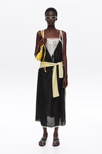 Vestido tirantes encajes seda negro