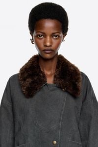 Chamarra cruzada pelo desmontable gris oscuro