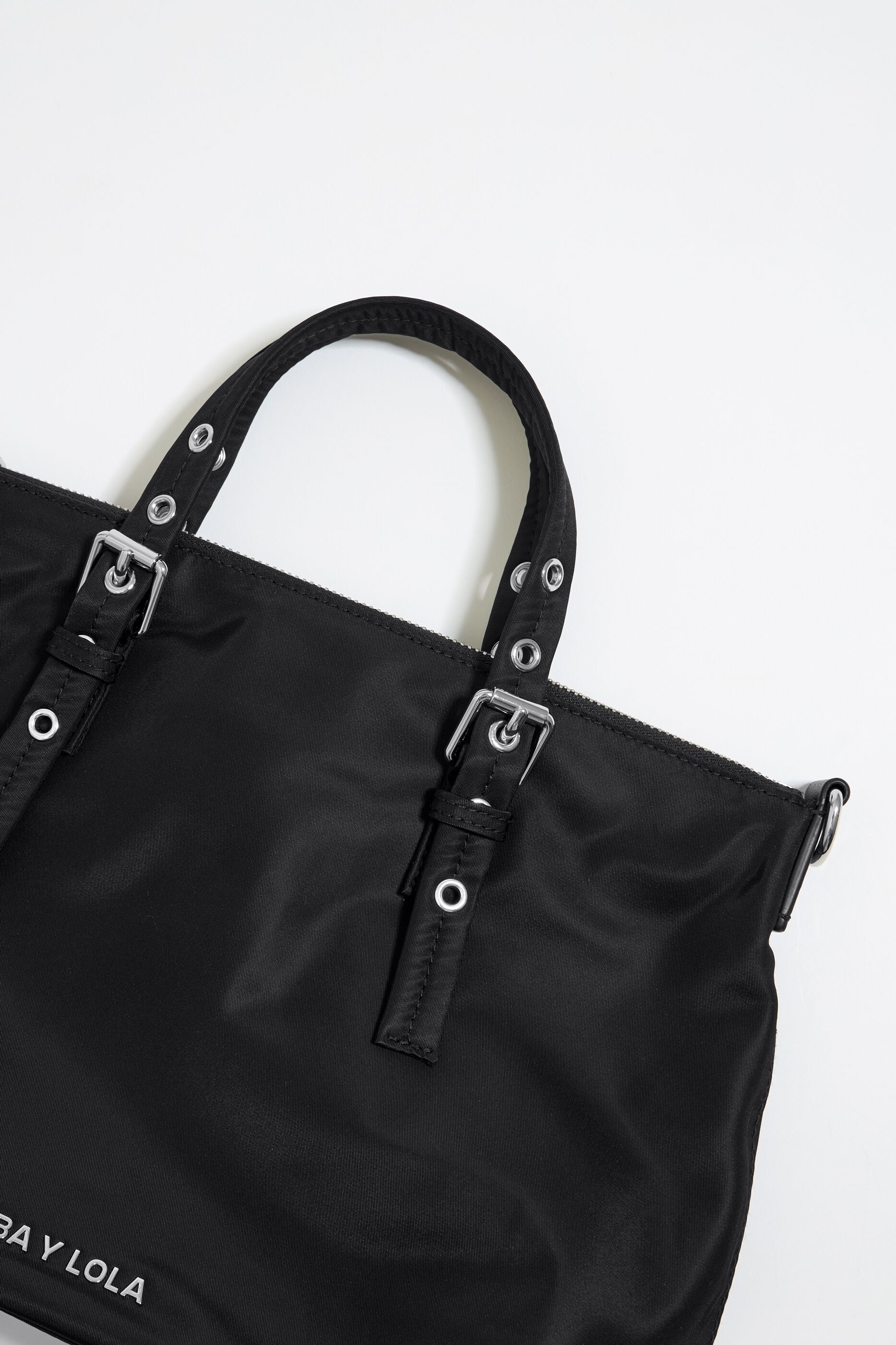 Grommet strap tote 2025 bag