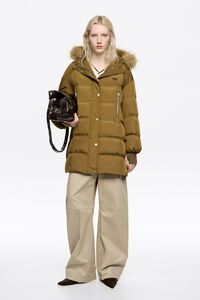 Chamarra pluma largo medio capucha pelo caqui oscuro