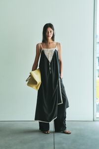 Vestido tirantes encajes seda negro