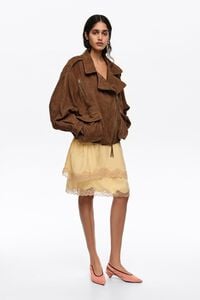 Chamarra cruzada ante oliva oscuro