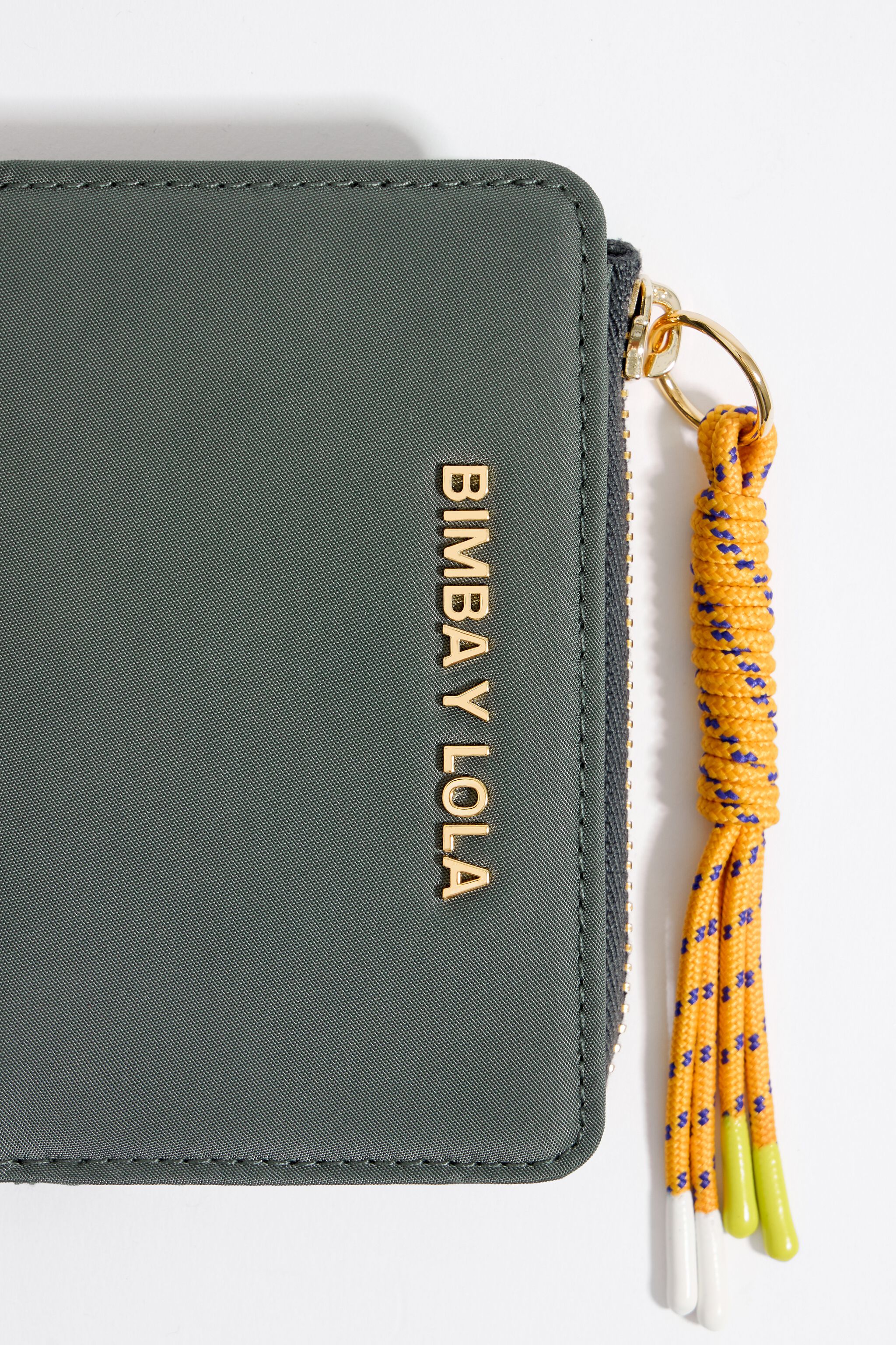 Gray pocketbooks store