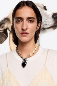 Collar perlas cadena y corazón candado negro